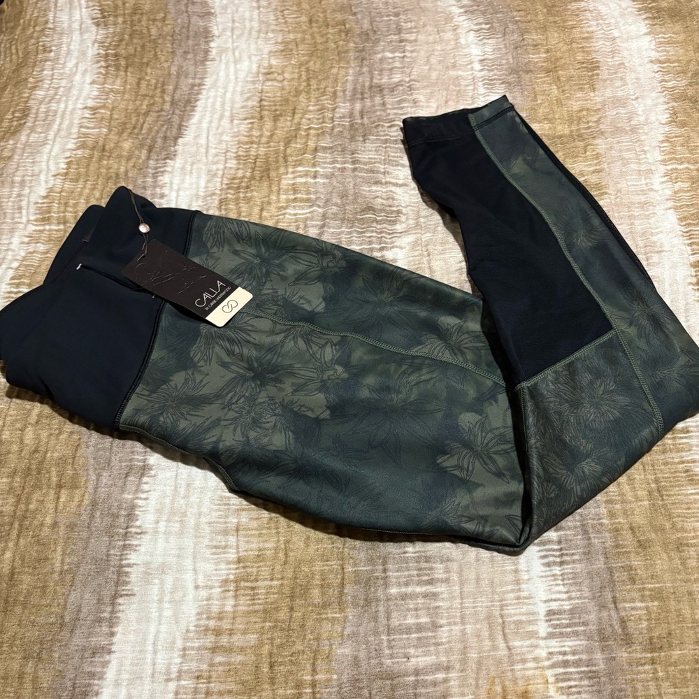 CALIA by Carrie Underwood Green Jeggings with Sleek Design